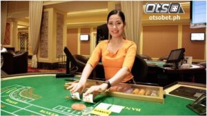 Ang Baccarat ay isang napakasikat na laro ng card na magagamit sa halos lahat ng casino. Ito ay palaging isa sa mga pinakapinaglalaro